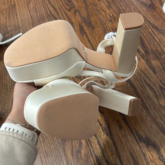 Shoes - Picture 3 of 8